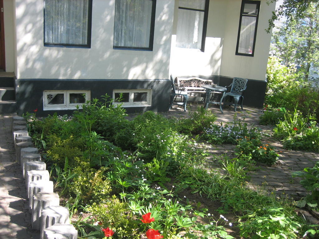 Guesthouse Solgardar آكيورِيْري المظهر الخارجي الصورة