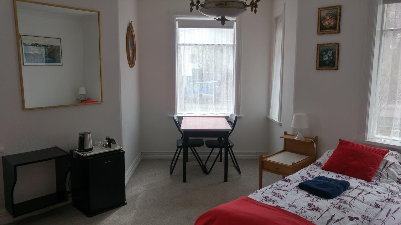 Guesthouse Solgardar آكيورِيْري المظهر الخارجي الصورة