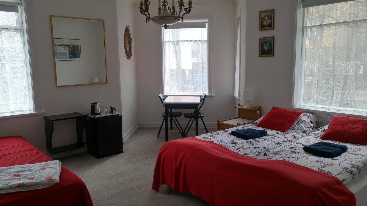 Guesthouse Solgardar آكيورِيْري المظهر الخارجي الصورة